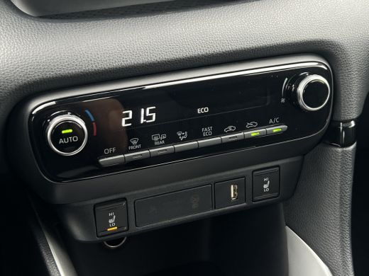 Toyota Yaris 1.5 Hybrid Dynamic | Trekhaak | LED | ACC | Stoelverwarming | Camera ActivLease financial lease