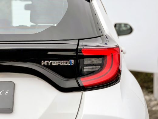 Toyota Yaris 1.5 Hybrid Dynamic | Trekhaak | LED | ACC | Stoelverwarming | Camera ActivLease financial lease