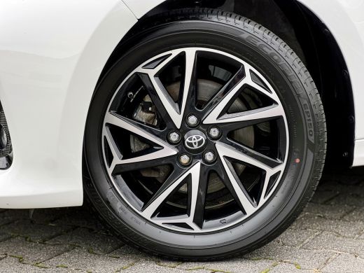 Toyota Yaris 1.5 Hybrid Dynamic | Trekhaak | LED | ACC | Stoelverwarming | Camera ActivLease financial lease