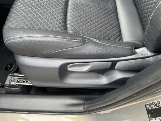 Toyota Yaris 1.5 Hybrid Executive ActivLease financial lease