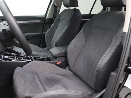 Volkswagen Golf 1.5 eHybrid Style Edition 204PK DSG Trekhaak, Head-Up Display, ErgoActive Stoel, Achteruitrijcame... ActivLease financial lease