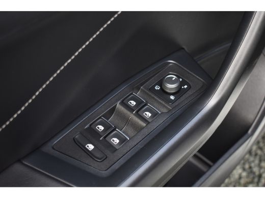 Volkswagen T-Roc 1.5 TSI DSG 150PK STYLE VIRTUAL/TREKHAAK/IQ-LIGHT ActivLease financial lease