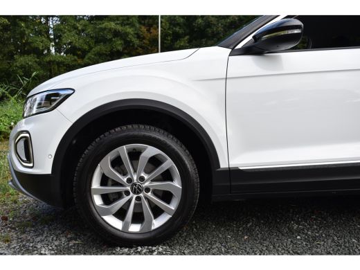 Volkswagen T-Roc 1.5 TSI DSG 150PK STYLE VIRTUAL/TREKHAAK/IQ-LIGHT ActivLease financial lease