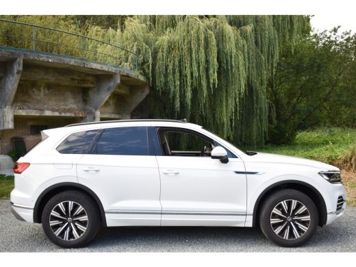 Volkswagen Touareg 3.0 TSi eHybrid ATMOSPHERE 4MOTION TREKHAAK/HEAD-UP/PANORAMADAK ActivLease financial lease