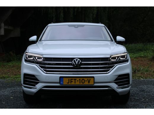 Volkswagen Touareg 3.0 TSi eHybrid ATMOSPHERE 4MOTION TREKHAAK/HEAD-UP/PANORAMADAK ActivLease financial lease