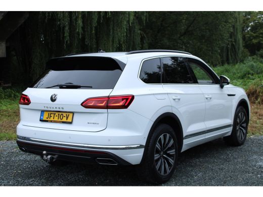 Volkswagen Touareg 3.0 TSi eHybrid ATMOSPHERE 4MOTION TREKHAAK/HEAD-UP/PANORAMADAK ActivLease financial lease
