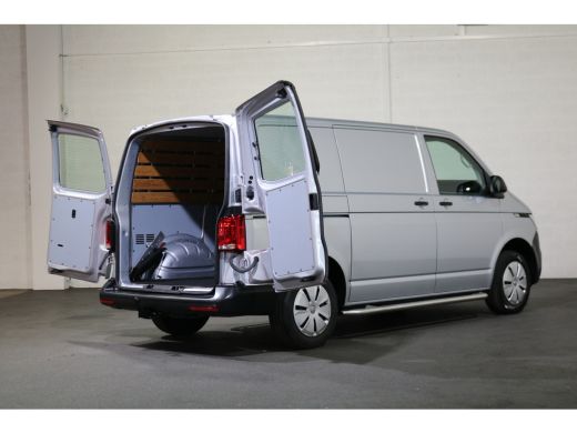 Volkswagen Transporter 2.0 TDI L1 H1 110pk Airco Navigatie Trekhaak ActivLease financial lease