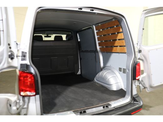 Volkswagen Transporter 2.0 TDI L1 H1 110pk Airco Navigatie Trekhaak ActivLease financial lease