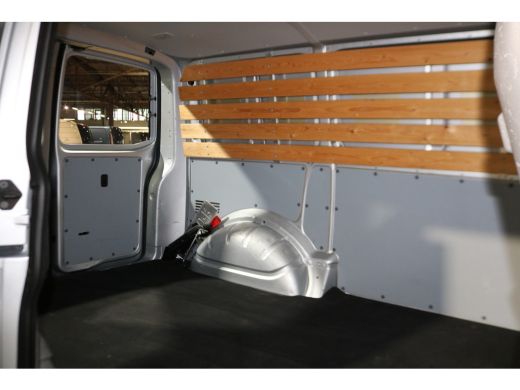 Volkswagen Transporter 2.0 TDI L1 H1 110pk Airco Navigatie Trekhaak ActivLease financial lease