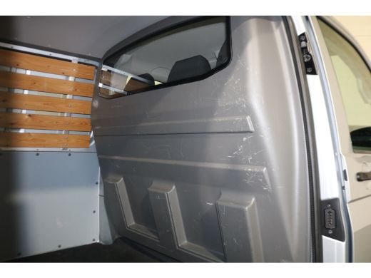 Volkswagen Transporter 2.0 TDI L1 H1 110pk Airco Navigatie Trekhaak ActivLease financial lease