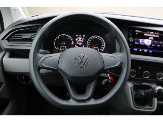 Volkswagen Transporter 2.0 TDI L1 H1 110pk Airco Navigatie Trekhaak ActivLease financial lease