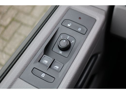 Volkswagen Transporter 2.0 TDI L1 H1 110pk Airco Navigatie Trekhaak ActivLease financial lease