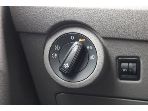 Volkswagen Transporter 2.0 TDI L1 H1 110pk Airco Navigatie Trekhaak ActivLease financial lease