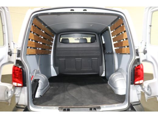 Volkswagen Transporter 2.0 TDI L1 H1 110pk Airco Navigatie Trekhaak ActivLease financial lease