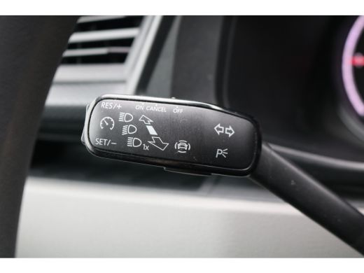 Volkswagen Transporter 2.0 TDI L1 H1 110pk Airco Navigatie Trekhaak ActivLease financial lease