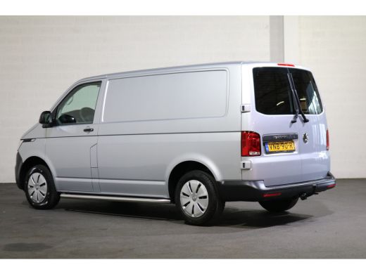 Volkswagen Transporter 2.0 TDI L1 H1 110pk Airco Navigatie Trekhaak ActivLease financial lease