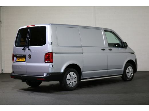 Volkswagen Transporter 2.0 TDI L1 H1 110pk Airco Navigatie Trekhaak ActivLease financial lease