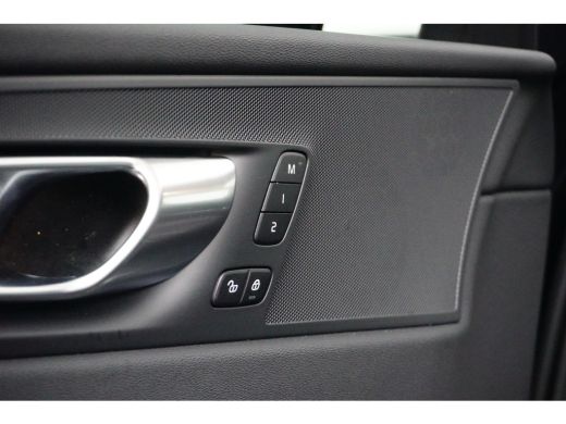 Volvo  XC60 | Trekhaak | Panoramadak | Stoel / Stuurverwarming | PDC + Camera | Keyless Entry / Start | Elekt... ActivLease financial lease