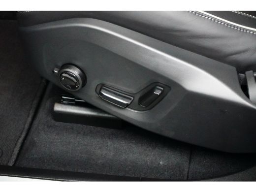 Volvo  XC60 | Trekhaak | Panoramadak | Stoel / Stuurverwarming | PDC + Camera | Keyless Entry / Start | Elekt... ActivLease financial lease