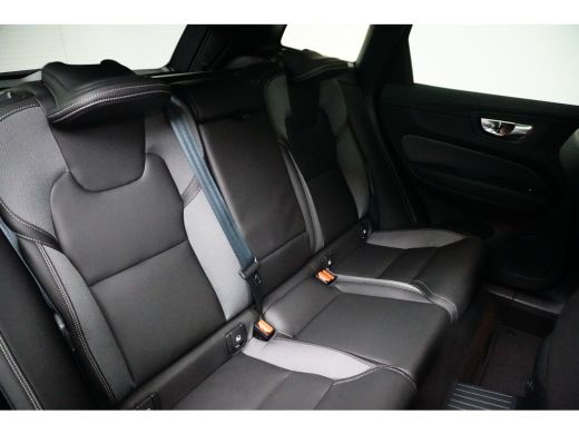 Volvo  XC60 | Trekhaak | Panoramadak | Stoel / Stuurverwarming | PDC + Camera | Keyless Entry / Start | Elekt... ActivLease financial lease