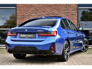 BMW 3 Serie 330e xDrive M-Sport Pro Pano M-zetels ACC HUD 19inch El-klep