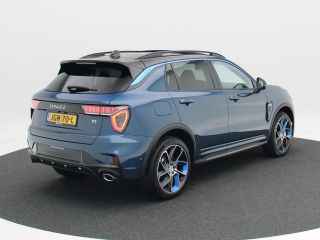 Lynk & Co 01 1.5 262 Pk Automaat | Zwarte Hemel | Full LED | Carplay | Panoramadak | Navigatiesysteem | Infini...