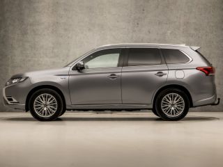 Mitsubishi Outlander 2.4 PHEV Deluxe 240Pk Automaat (SCHUIFDAK, APPLE CARPLAY, NAVIGATIE, LEDER, STUUR/STOELVERWARMING...