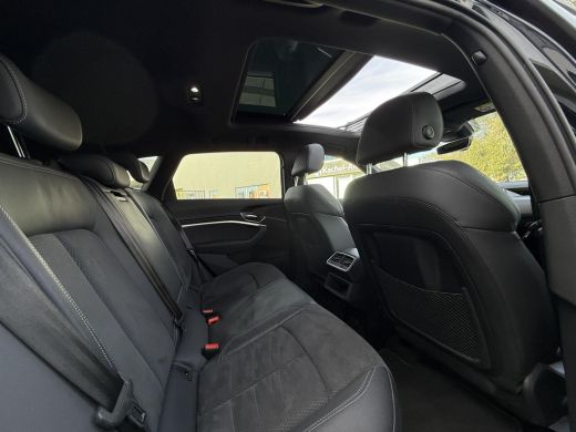 Audi e-tron 55 quattro S edition 95 kWh | Panorama | Trekhaak | 21 Inch | ActivLease financial lease