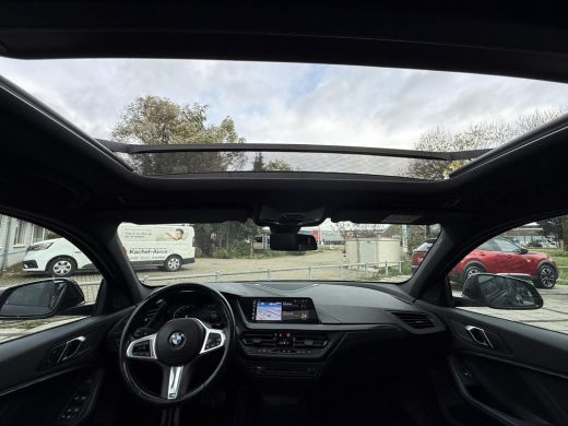 BMW 1 Serie 118i | Panorama | Navi | Live Cockpit | Led | ActivLease financial lease