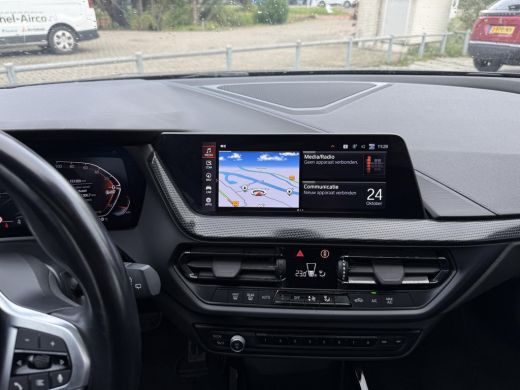 BMW 1 Serie 118i | Panorama | Navi | Live Cockpit | Led | ActivLease financial lease