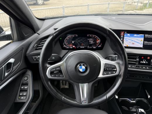 BMW 1 Serie 118i | Panorama | Navi | Live Cockpit | Led | ActivLease financial lease