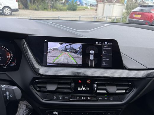 BMW 1 Serie 118i | Panorama | Navi | Live Cockpit | Led | ActivLease financial lease