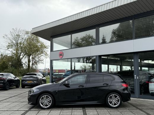 BMW 1 Serie 118i | Panorama | Navi | Live Cockpit | Led | ActivLease financial lease