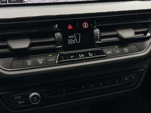 BMW 1 Serie 118i Aut. M-Sport Edition | Panorama | Camera | Sport Stoelen | Sfeer Verlichting | Apple Carplay | ActivLease financial lease