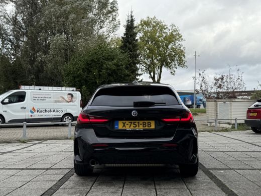 BMW 1 Serie 118i | Panorama | Navi | Live Cockpit | Led | ActivLease financial lease