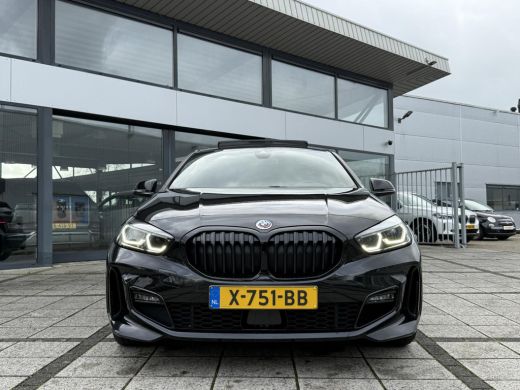 BMW 1 Serie 118i | Panorama | Navi | Live Cockpit | Led | ActivLease financial lease
