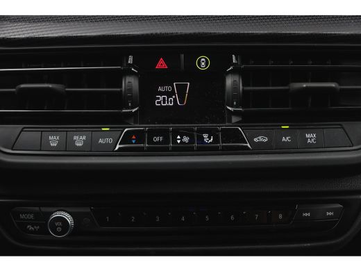 BMW 1 Serie 118i Sport Line Automaat / Sportstoelen / LED / Live Cockpit Professional / Cruise Control / PDC ActivLease financial lease