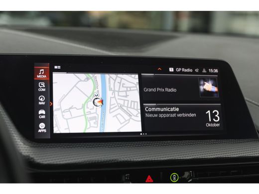 BMW 1 Serie 118i Sport Line Automaat / Sportstoelen / LED / Live Cockpit Professional / Cruise Control / PDC ActivLease financial lease