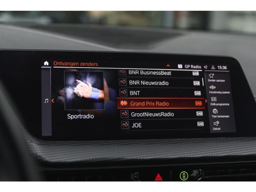 BMW 1 Serie 118i Sport Line Automaat / Sportstoelen / LED / Live Cockpit Professional / Cruise Control / PDC ActivLease financial lease