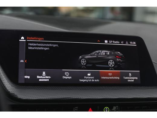 BMW 1 Serie 118i Sport Line Automaat / Sportstoelen / LED / Live Cockpit Professional / Cruise Control / PDC ActivLease financial lease