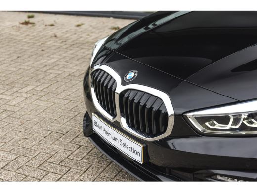 BMW 1 Serie 118i Sport Line Automaat / Sportstoelen / LED / Live Cockpit Professional / Cruise Control / PDC ActivLease financial lease