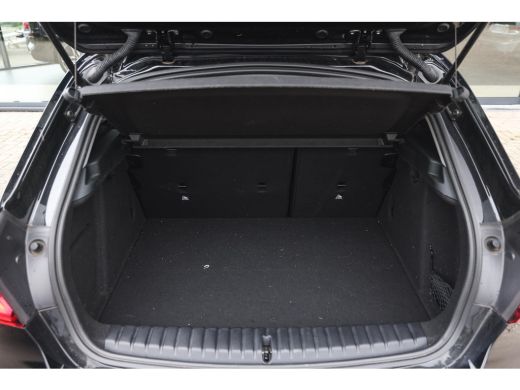 BMW 1 Serie 118i Sport Line Automaat / Sportstoelen / LED / Live Cockpit Professional / Cruise Control / PDC ActivLease financial lease