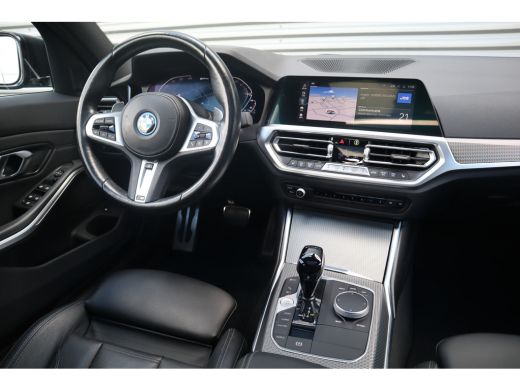 BMW 3 Serie M-Sport 19inch / SOH91% / Glazen dak / HiFi / 50 Jahre / Camera / M Performance ActivLease financial lease