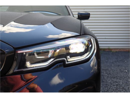 BMW 3 Serie M-Sport 19inch / SOH91% / Glazen dak / HiFi / 50 Jahre / Camera / M Performance ActivLease financial lease