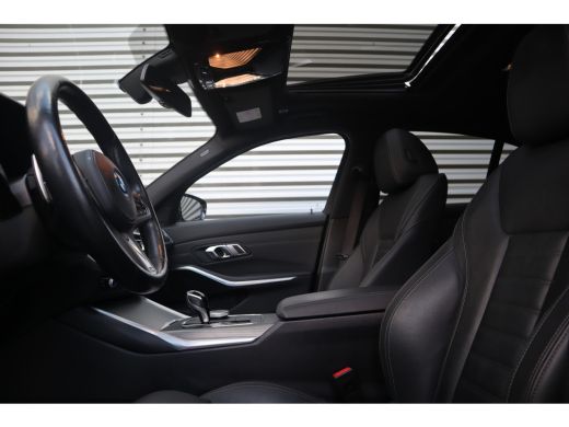 BMW 3 Serie M-Sport 19inch / SOH91% / Glazen dak / HiFi / 50 Jahre / Camera / M Performance ActivLease financial lease