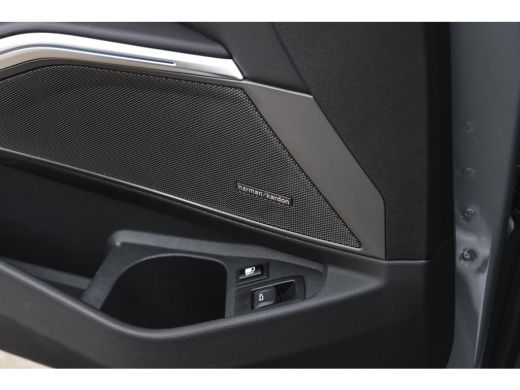 BMW 3 Serie Touring 330e High Executive M Sport Automaat / Panoramadak / Trekhaak / Sportstoelen / Comfort Ac... ActivLease financial lease