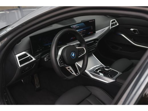 BMW 3 Serie Touring 330e High Executive M Sport Automaat / Panoramadak / Trekhaak / Sportstoelen / Comfort Ac... ActivLease financial lease