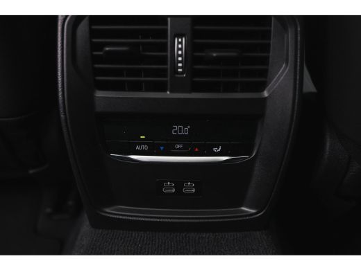 BMW 3 Serie Touring 330e High Executive M Sport Automaat / Panoramadak / Trekhaak / Sportstoelen / Comfort Ac... ActivLease financial lease