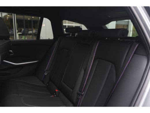 BMW 3 Serie Touring 330e High Executive M Sport Automaat / Panoramadak / Trekhaak / Sportstoelen / Comfort Ac... ActivLease financial lease