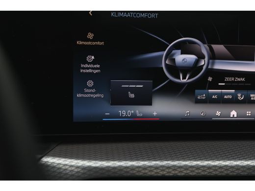 BMW 3 Serie Touring 330e High Executive M Sport Automaat / Panoramadak / Trekhaak / Sportstoelen / Comfort Ac... ActivLease financial lease